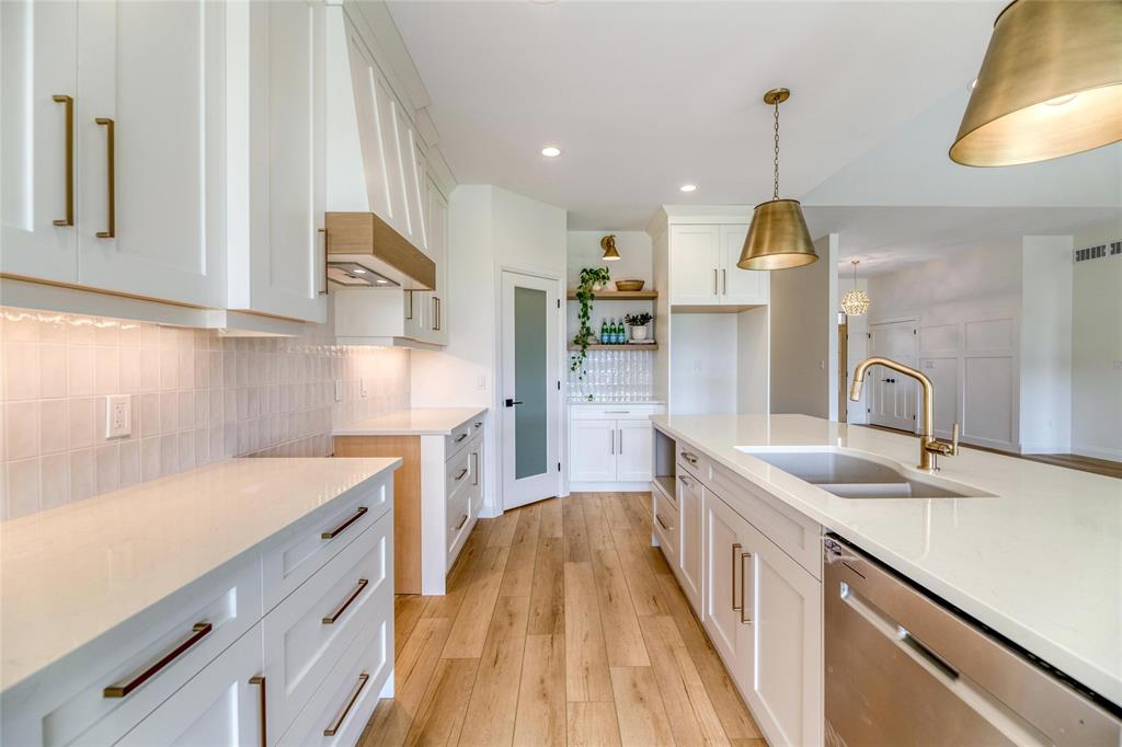 6711 LINCOLNSHIRE Court, Plympton-Wyoming, Ontario, Canada