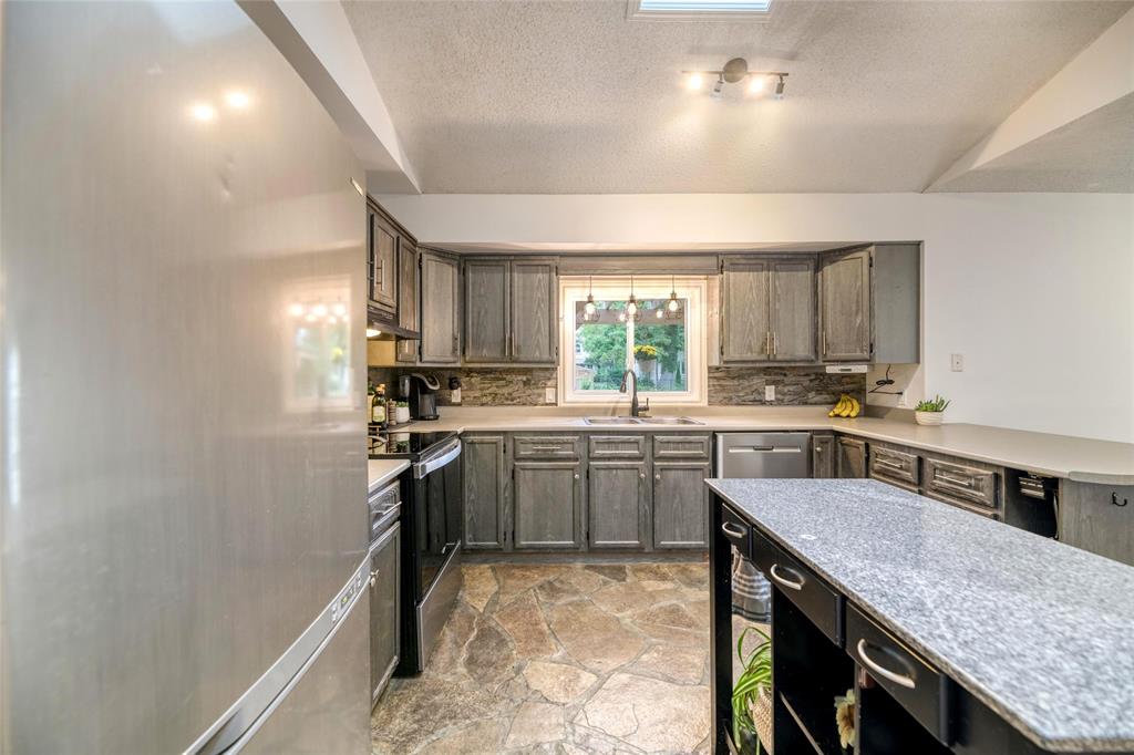 2482 HAMILTON Road, Sarnia, Ontario, Canada
