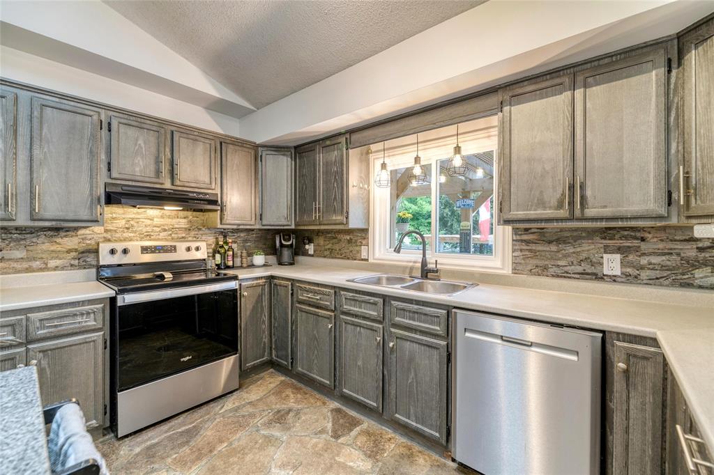 2482 HAMILTON Road, Sarnia, Ontario, Canada