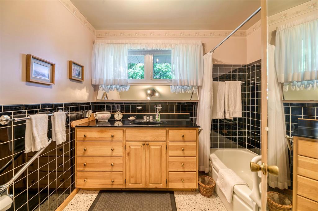 830 CATHCART Boulevard, Sarnia, Ontario, Canada