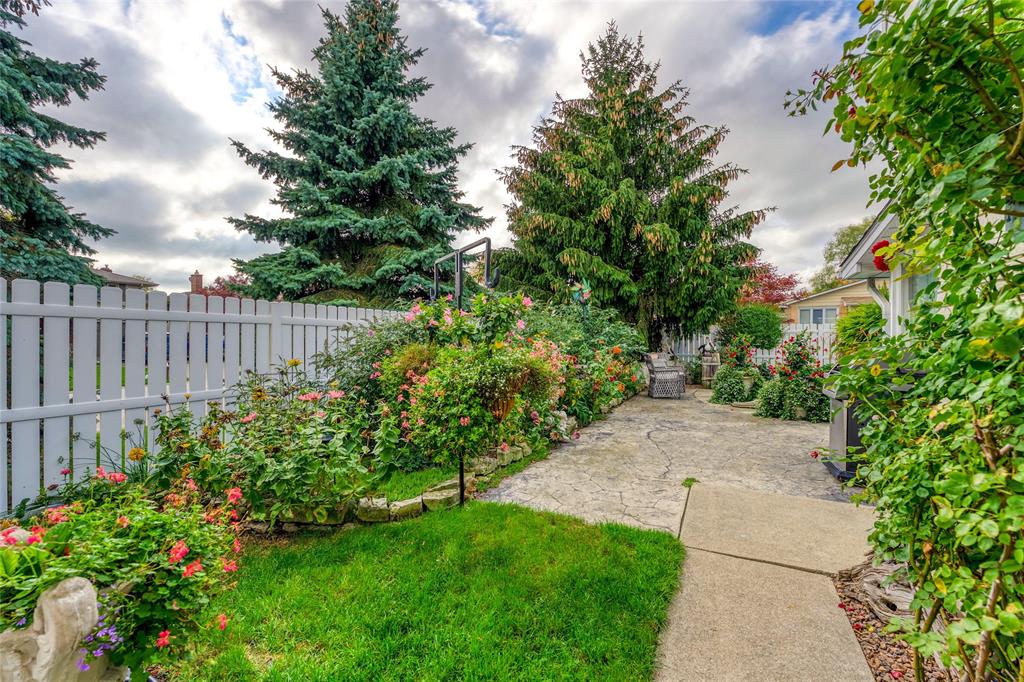 102 ALBION Place, Sarnia, Ontario, Canada
