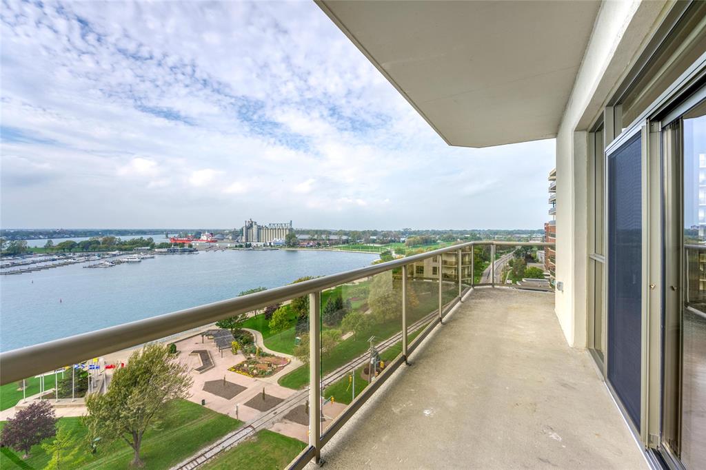 350 FRONT Street North Unit# 1104, Sarnia, Ontario, Canada