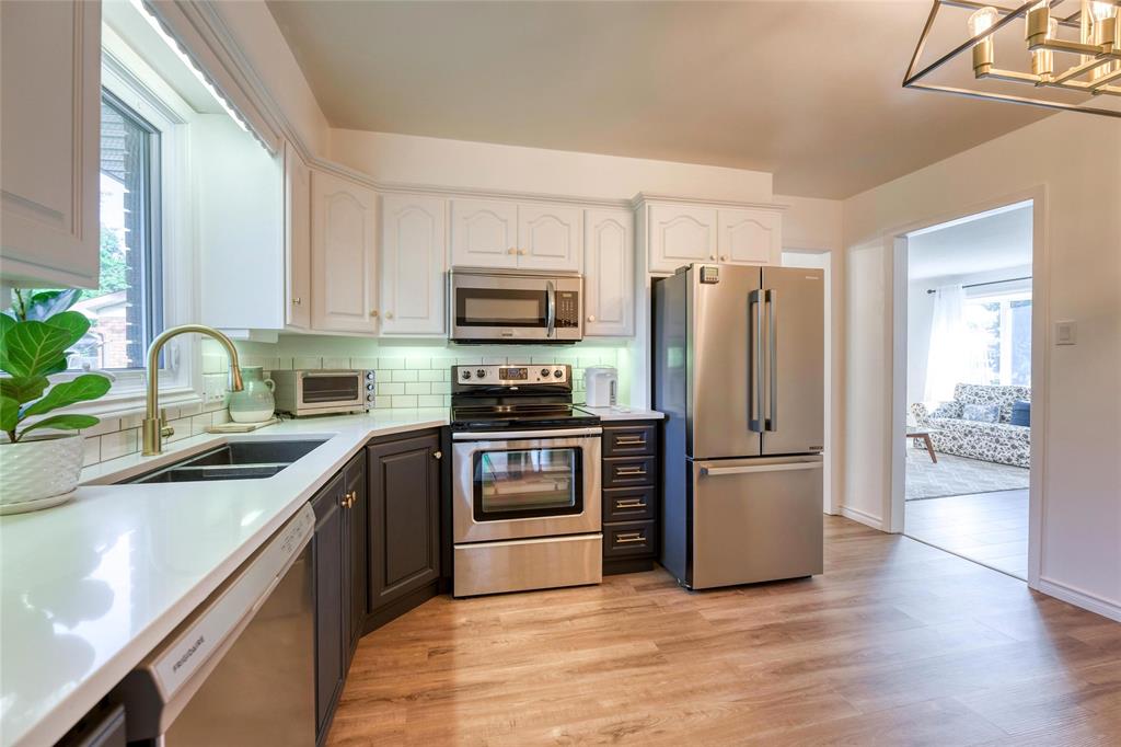 316 LAURENTIAN Crescent, Sarnia, Ontario, Canada