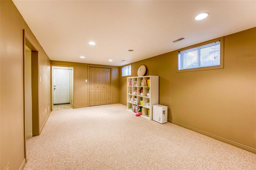 316 LAURENTIAN Crescent, Sarnia, Ontario, Canada