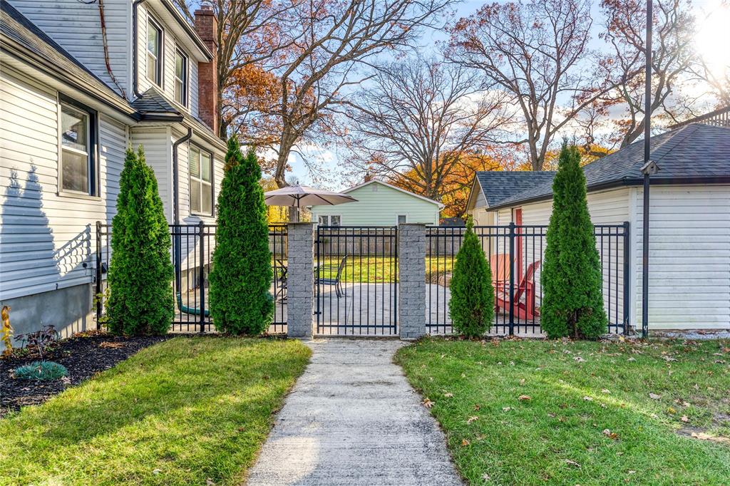 723 HALL Street, Sarnia, Ontario, Canada