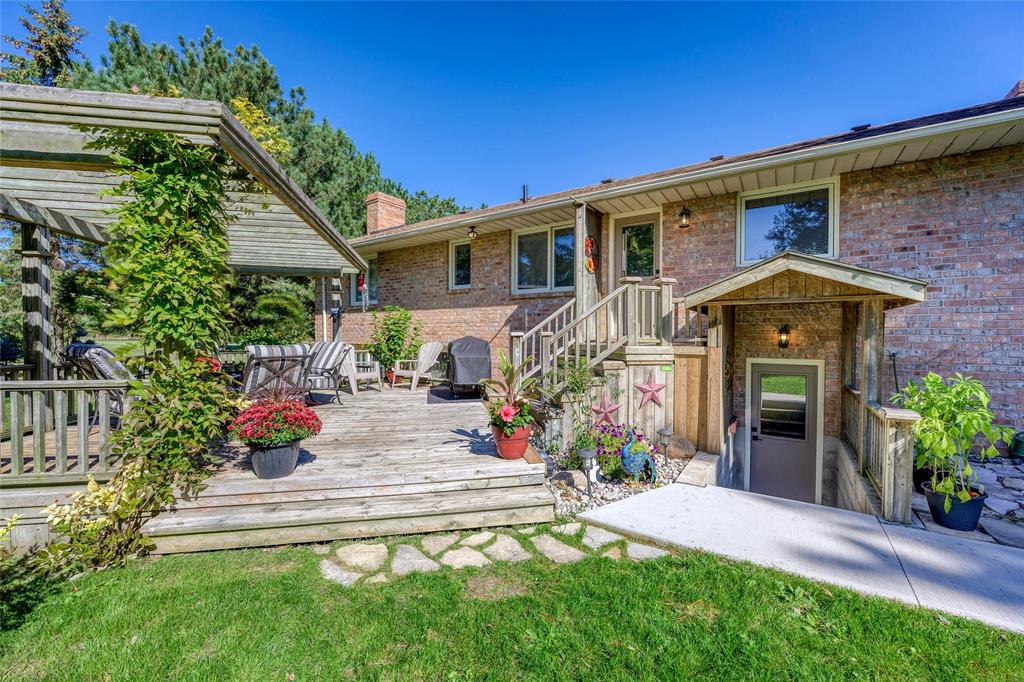 6033 BRIGDEN Road, Sarnia, Ontario, Canada