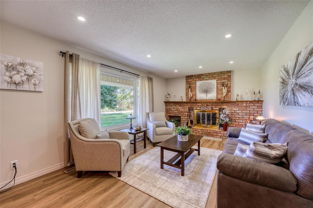6033 BRIGDEN Road, Sarnia, Ontario, Canada