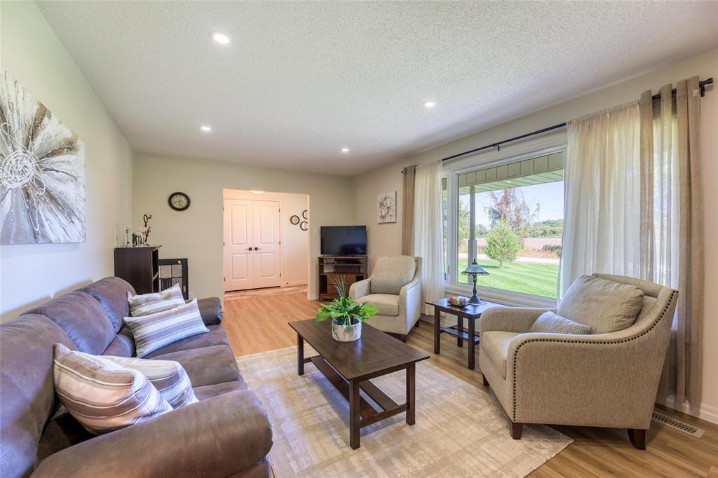 6033 BRIGDEN Road, Sarnia, Ontario, Canada
