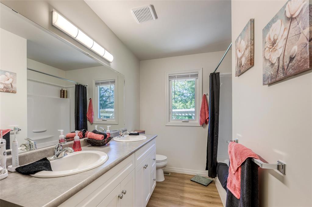 6033 BRIGDEN Road, Sarnia, Ontario, Canada