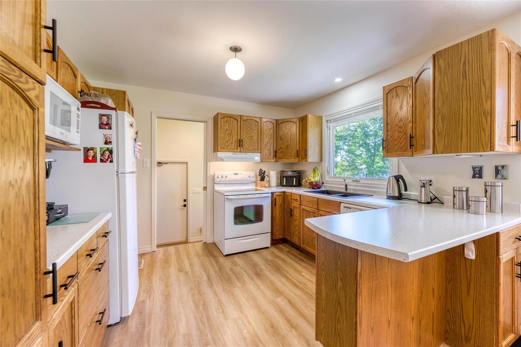 6033 BRIGDEN Road, Sarnia, Ontario, Canada