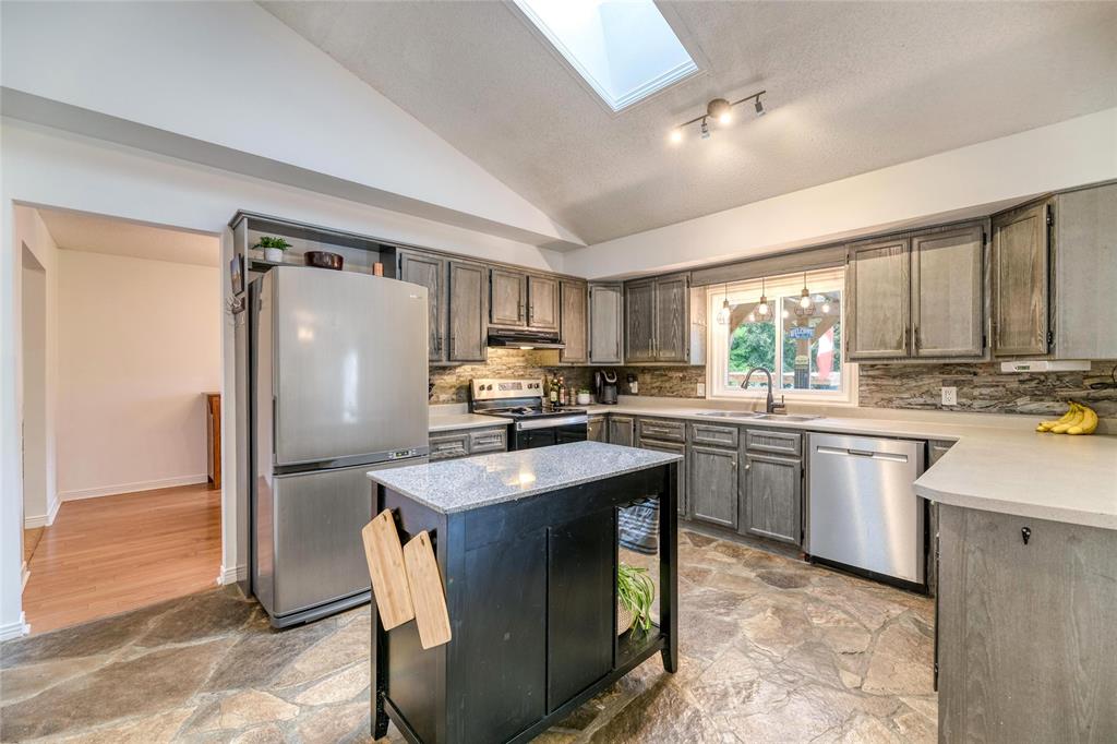 2482 HAMILTON Road, Sarnia, Ontario, Canada