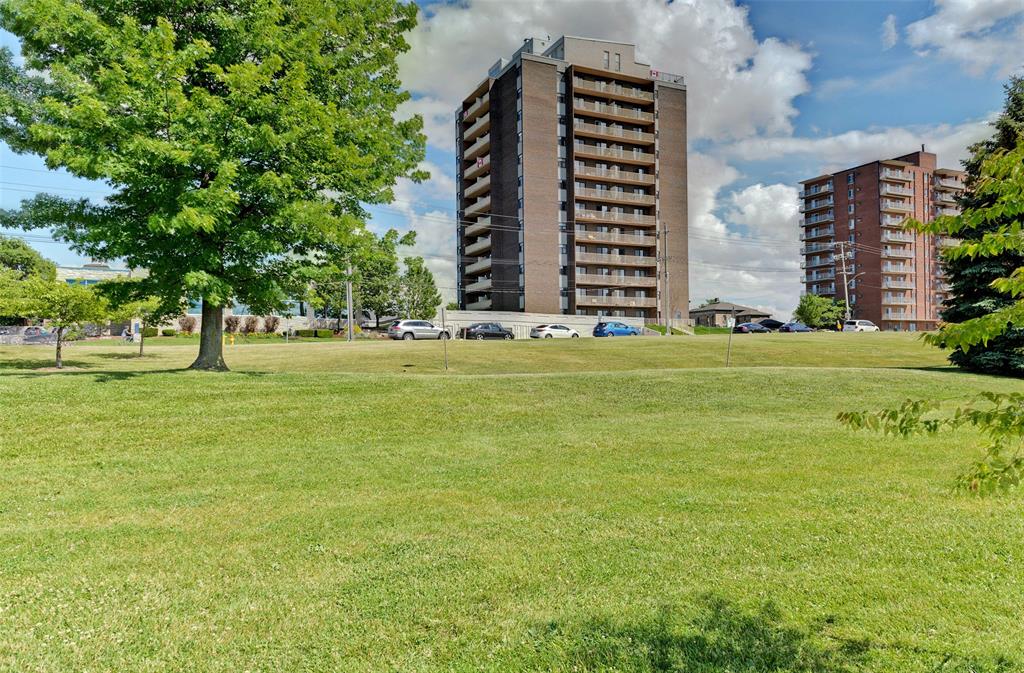 10 DERBY Lane Unit# 1007, Sarnia, Ontario, Canada