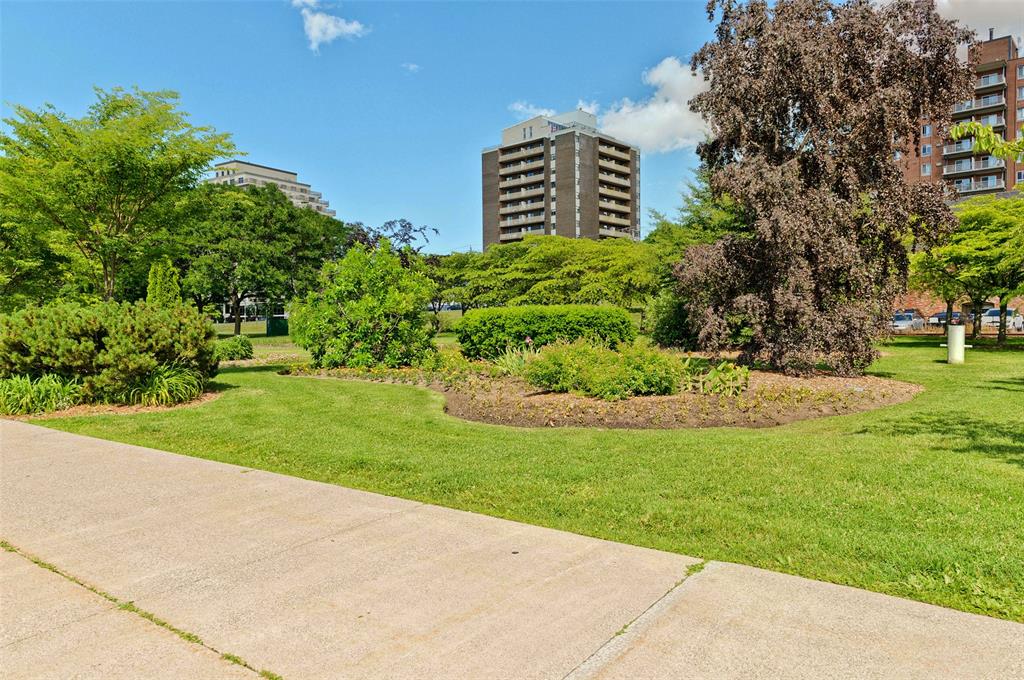 10 DERBY Lane Unit# 1007, Sarnia, Ontario, Canada