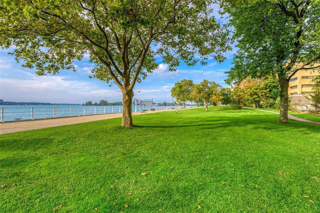 10 DERBY Lane Unit# 1007, Sarnia, Ontario, Canada