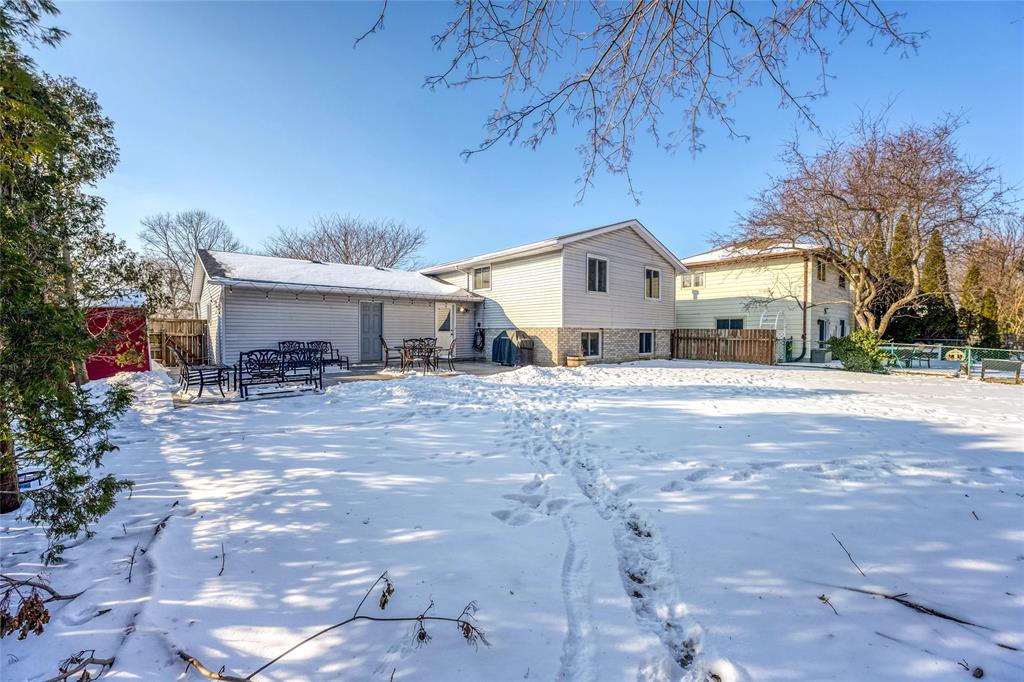 2641 KAYMAR Crescent, Sarnia, Ontario, Canada