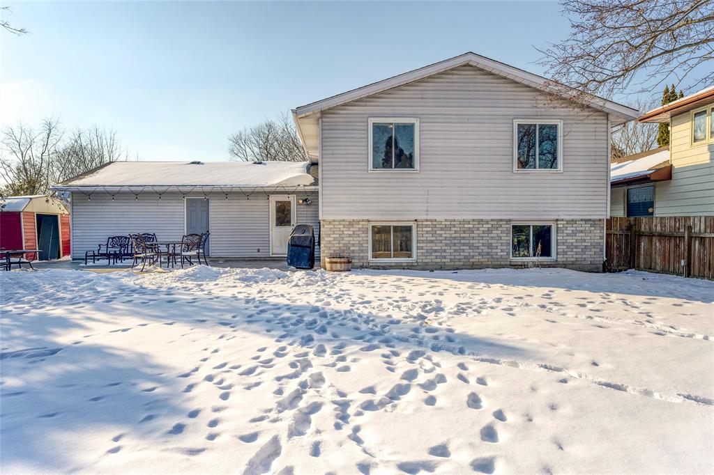 2641 KAYMAR Crescent, Sarnia, Ontario, Canada