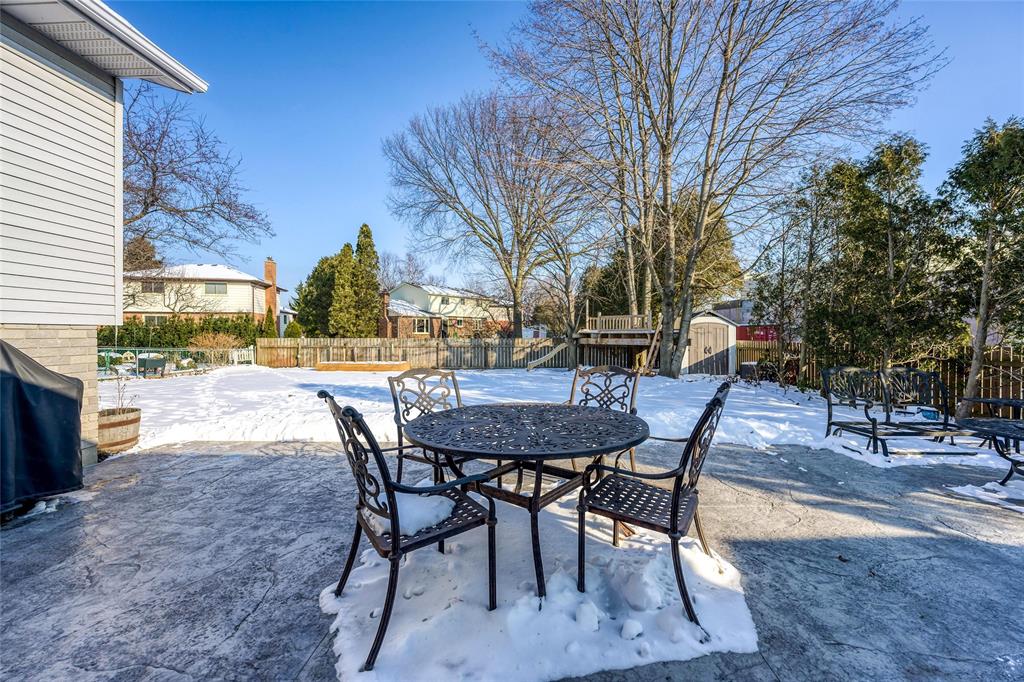 2641 KAYMAR Crescent, Sarnia, Ontario, Canada