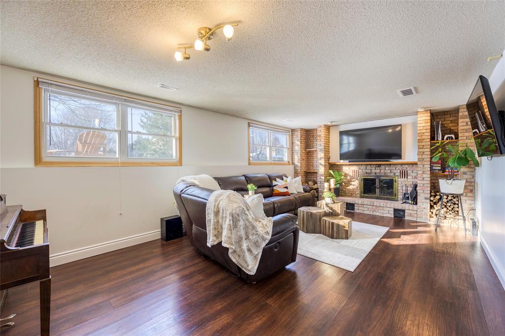 2641 KAYMAR Crescent, Sarnia, Ontario, Canada