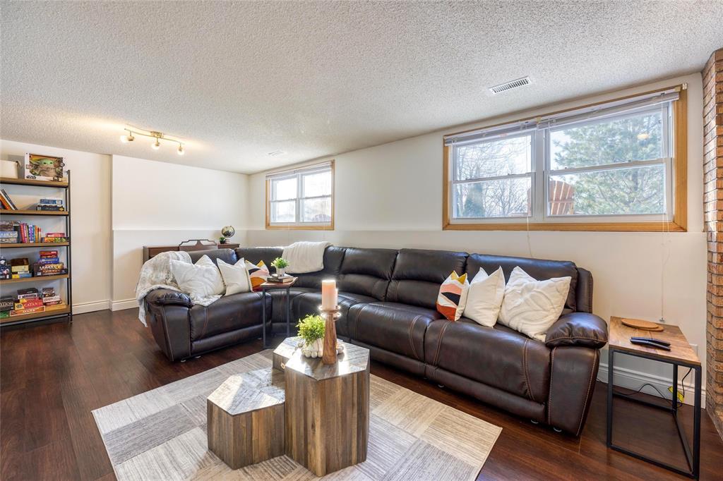 2641 KAYMAR Crescent, Sarnia, Ontario, Canada