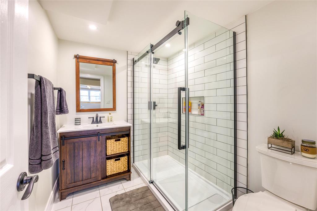 2641 KAYMAR Crescent, Sarnia, Ontario, Canada