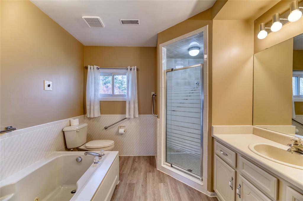 886 RETLAW Drive, Sarnia, Ontario, Canada