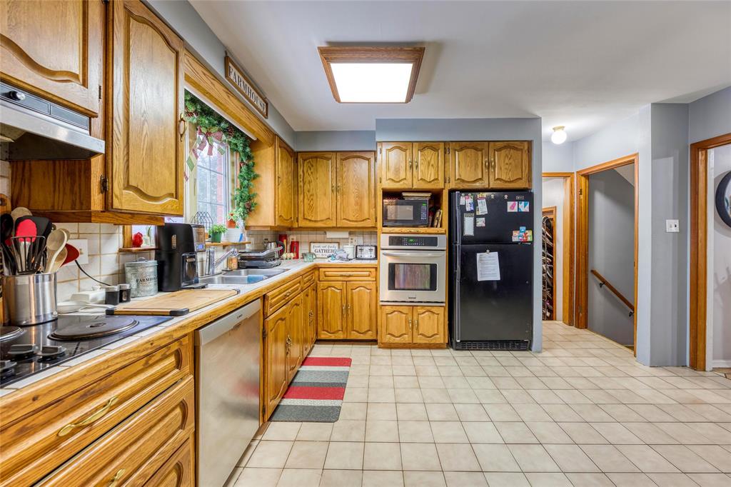1032 LILAC Avenue, Sarnia, Ontario, Canada