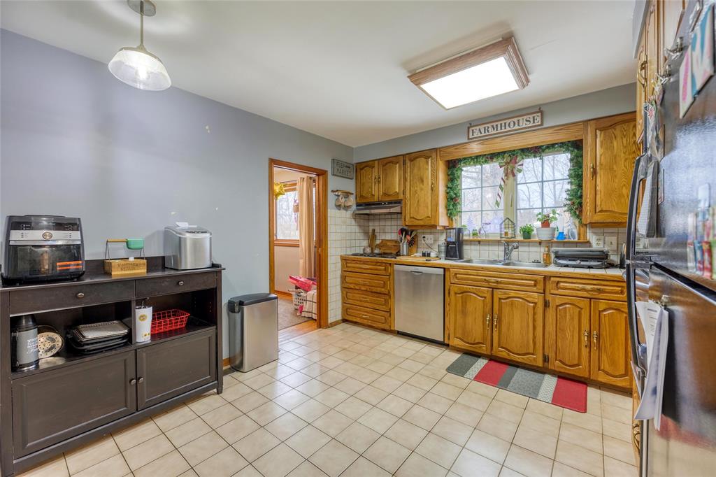 1032 LILAC Avenue, Sarnia, Ontario, Canada