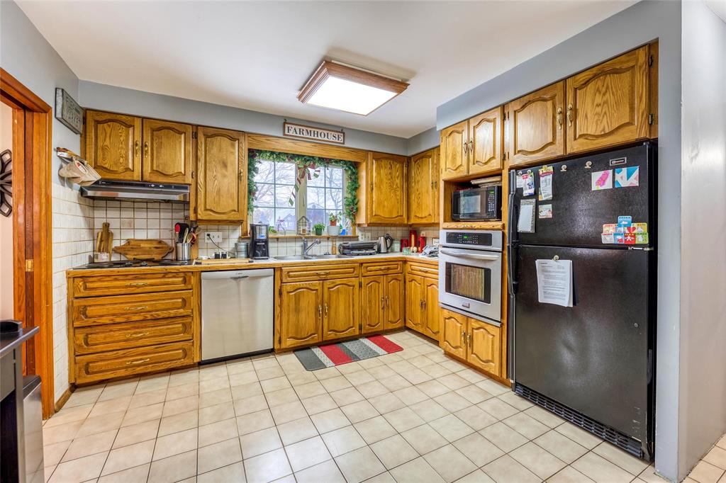 1032 LILAC Avenue, Sarnia, Ontario, Canada