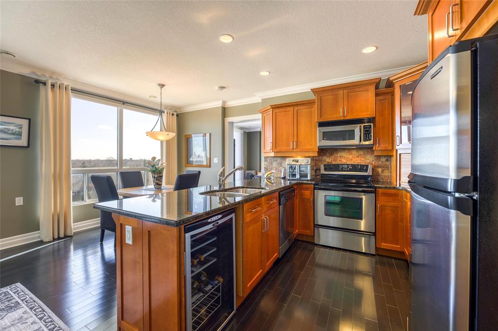 350 FRONT Street North Unit# 702, Sarnia, Ontario, Canada