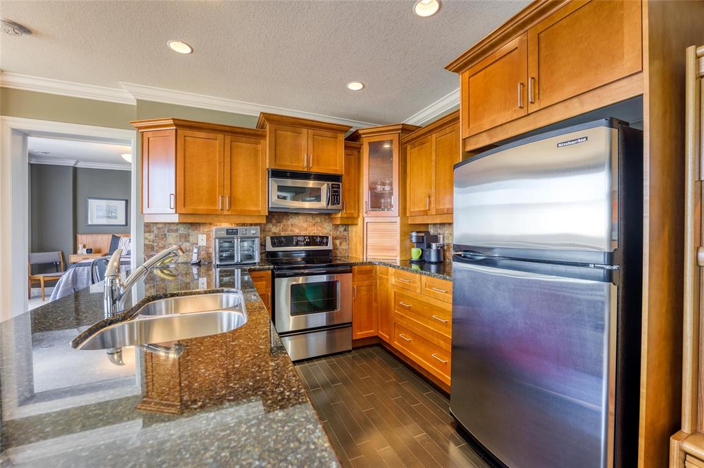 350 FRONT Street North Unit# 702, Sarnia, Ontario, Canada
