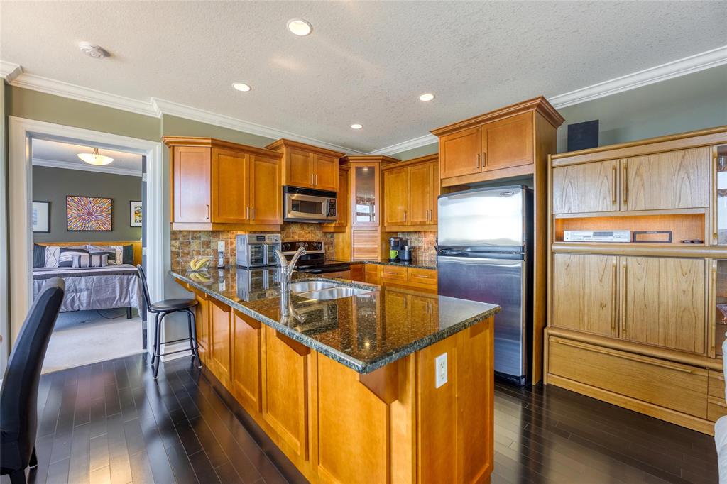 350 FRONT Street North Unit# 702, Sarnia, Ontario, Canada