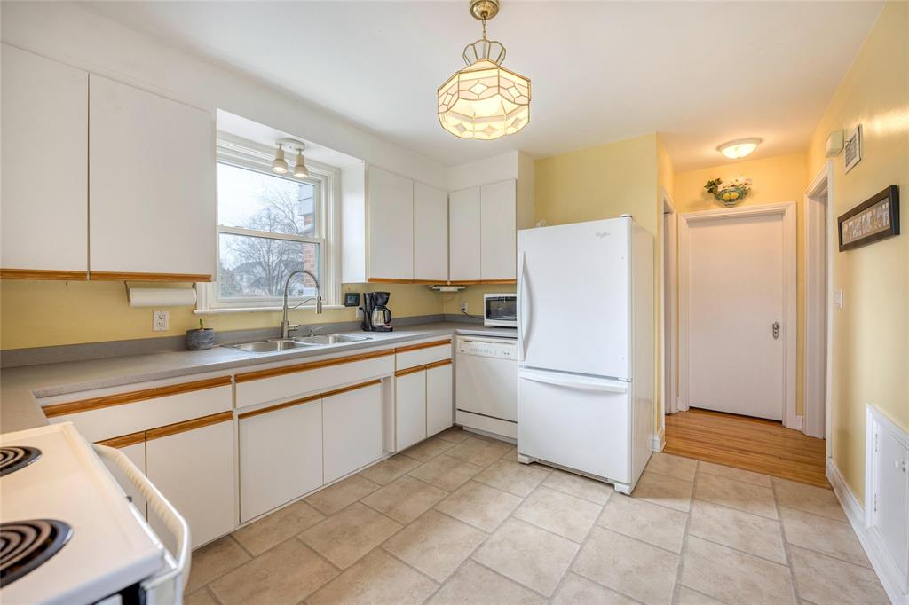 311 MICHIGAN Avenue, Point Edward, Ontario, Canada