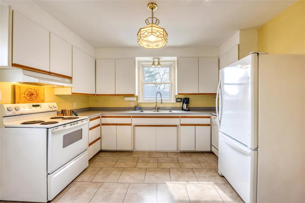 311 MICHIGAN Avenue, Point Edward, Ontario, Canada