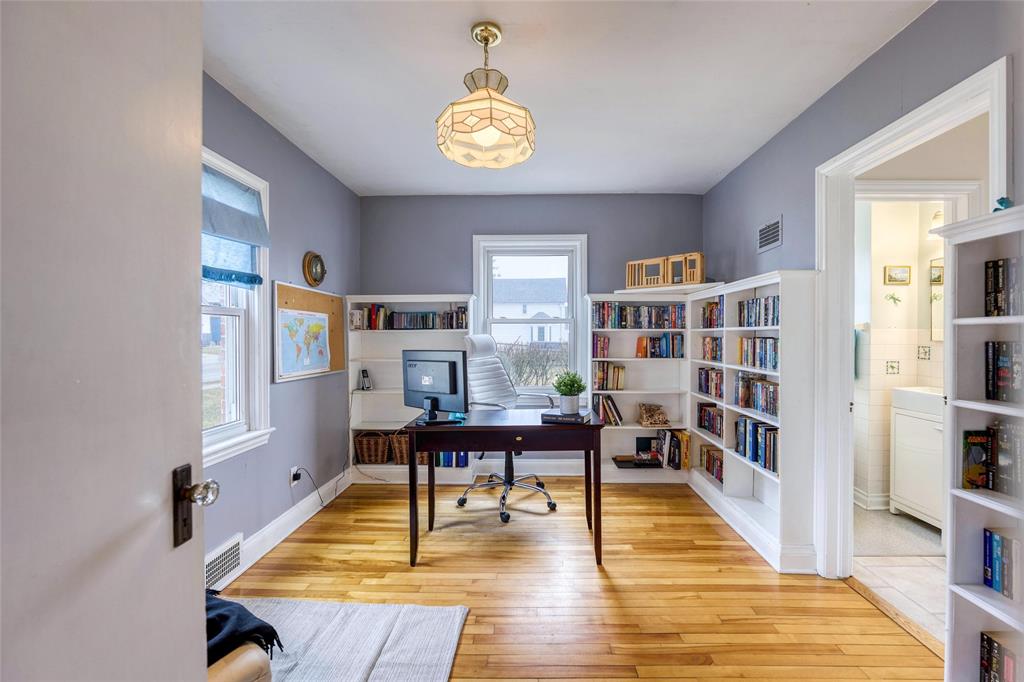 311 MICHIGAN Avenue, Point Edward, Ontario, Canada