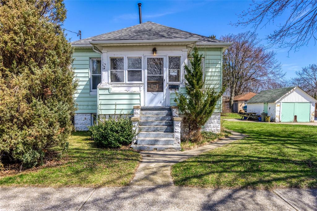 21 ALBERT Street, Point Edward, Ontario, Canada