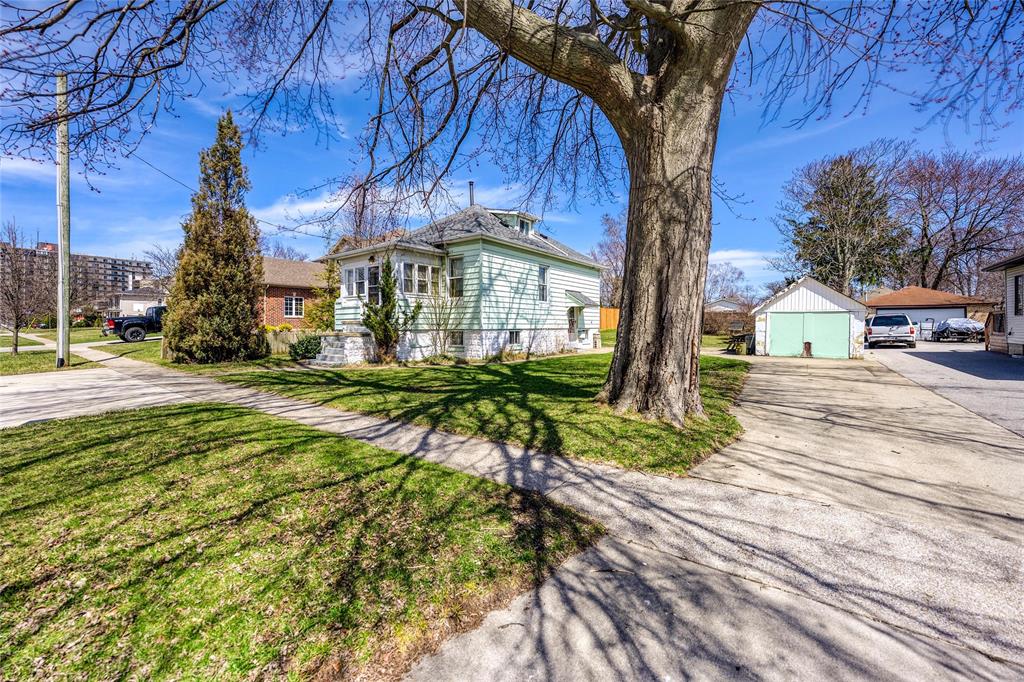 21 ALBERT Street, Point Edward, Ontario, Canada