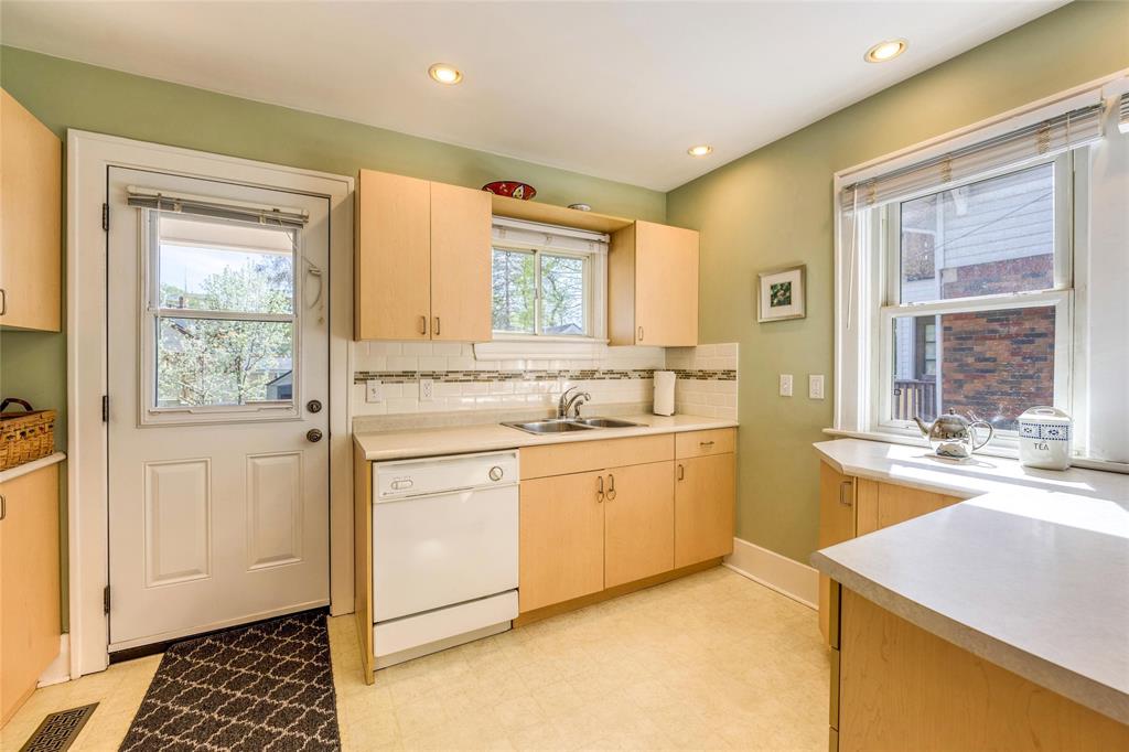107 LINCOLN PARK, Sarnia, Ontario, Canada