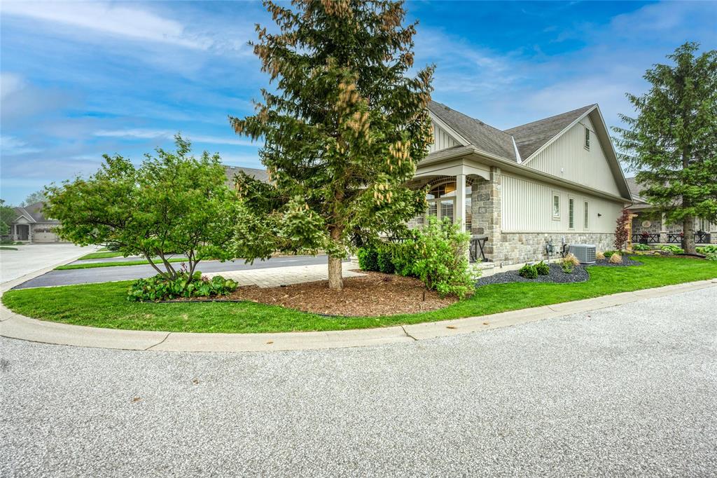 6754 ST ANDREW Circle Unit# 24, Plympton-Wyoming, Ontario, Canada