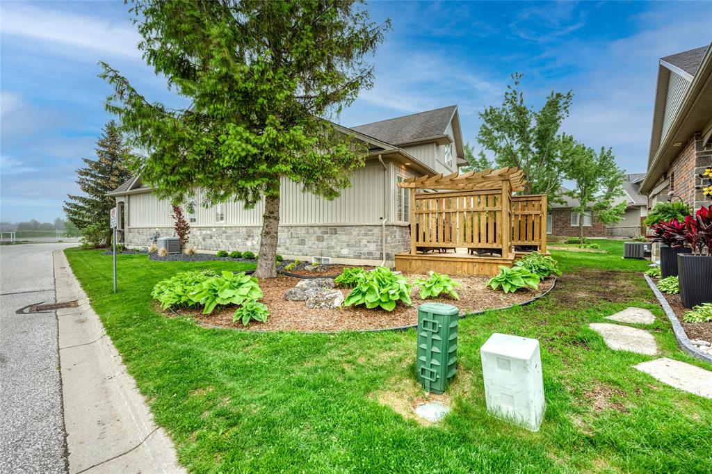 6754 ST ANDREW Circle Unit# 24, Plympton-Wyoming, Ontario, Canada