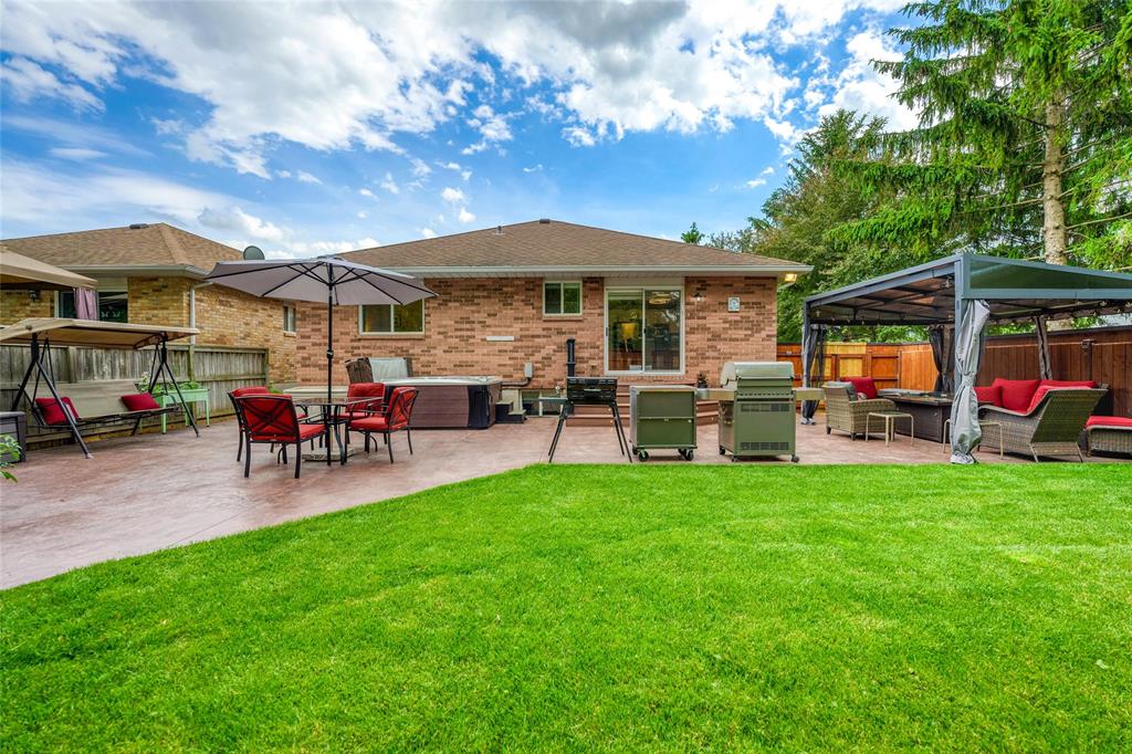10 BROOK VIEW Court, Sarnia, Ontario, Canada