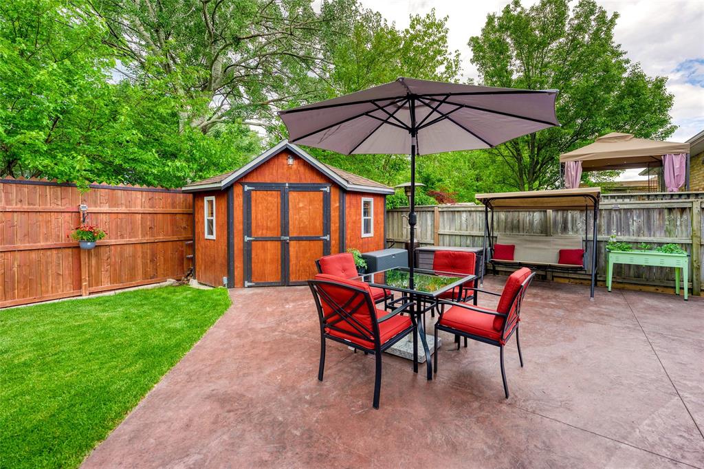 10 BROOK VIEW Court, Sarnia, Ontario, Canada
