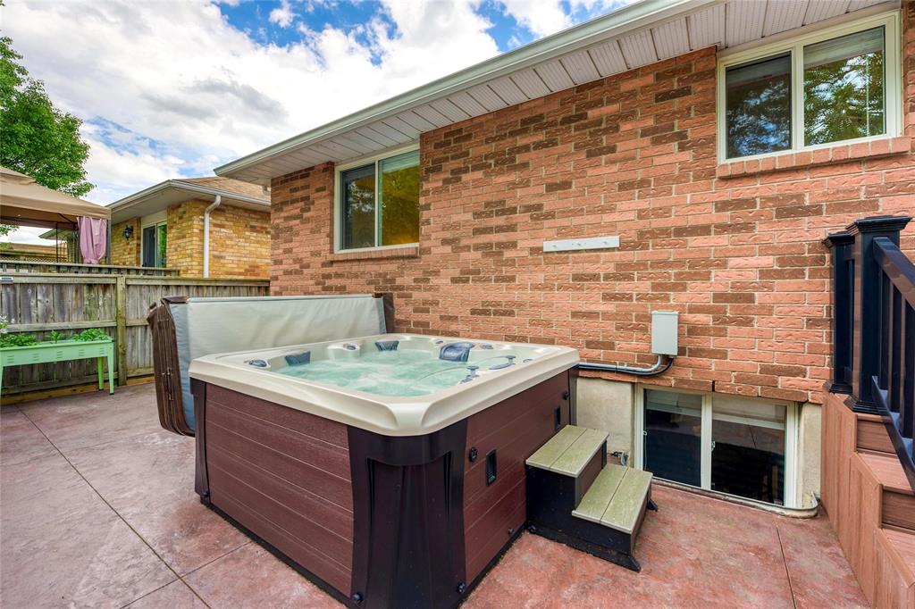 10 BROOK VIEW Court, Sarnia, Ontario, Canada