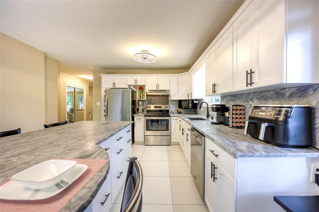 10 BROOK VIEW Court, Sarnia, Ontario, Canada
