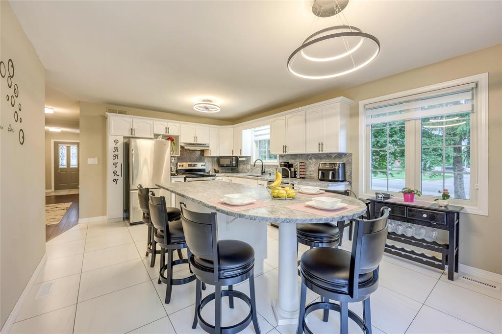 10 BROOK VIEW Court, Sarnia, Ontario, Canada