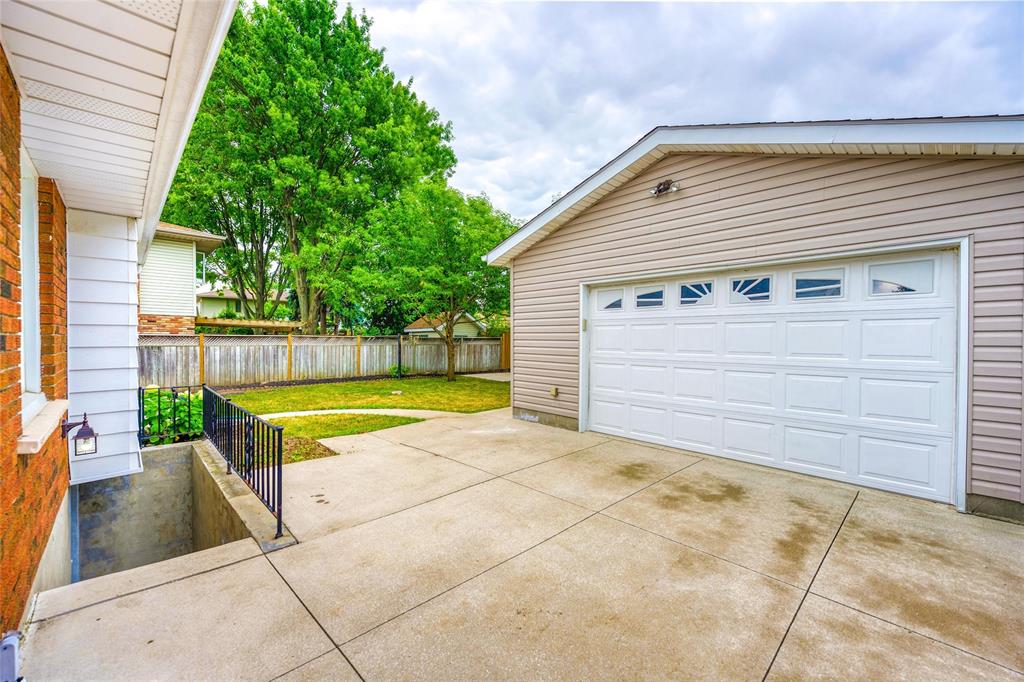 1324 WILTSHIRE Drive, Sarnia, Ontario, Canada