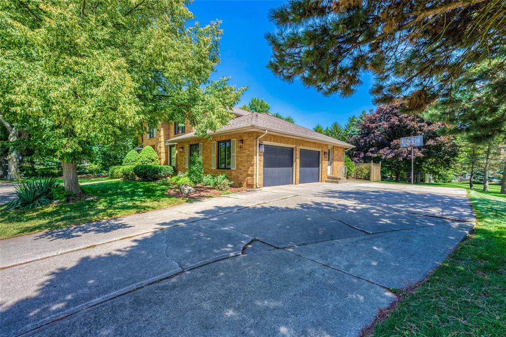 1600 HOLDEN Drive, Sarnia, Ontario, Canada