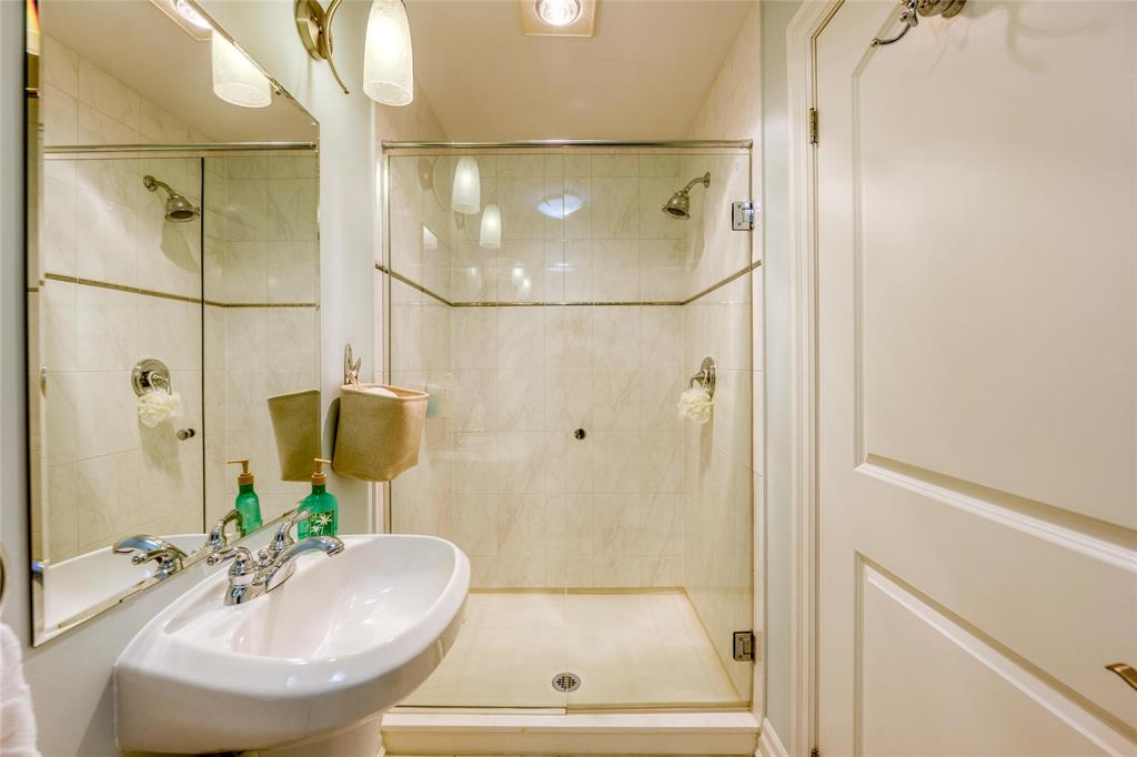 1550 VENETIAN Boulevard Unit# 206, Point Edward, Ontario, Canada
