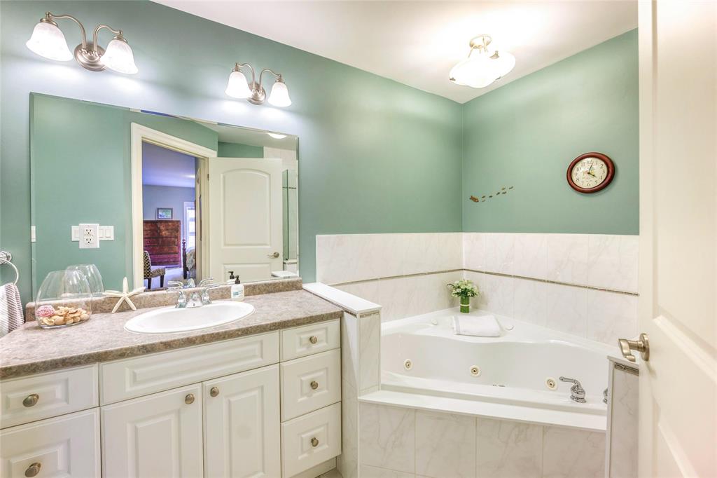 1550 VENETIAN Boulevard Unit# 206, Point Edward, Ontario, Canada