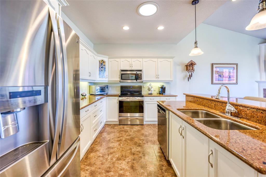6747 ST ANDREWS Circle, Plympton-Wyoming, Ontario, Canada