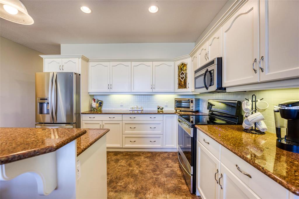 6747 ST ANDREWS Circle, Plympton-Wyoming, Ontario, Canada